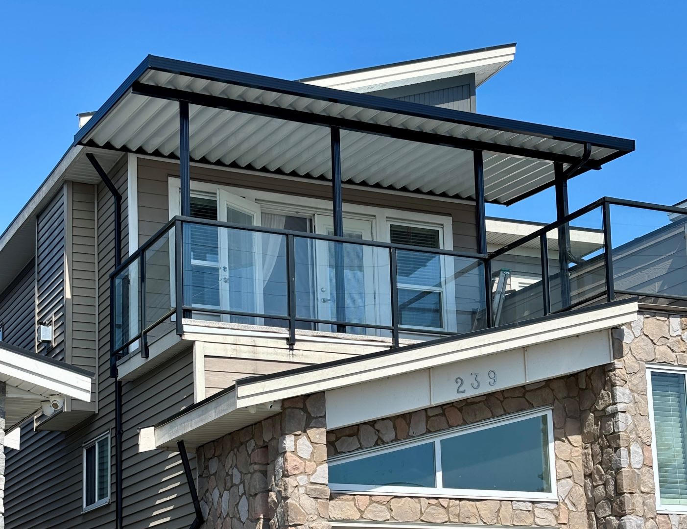 Aluminum Patio Cover + Black Frame